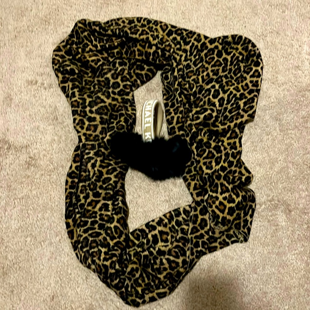 MICHAEL Michael Kors- leopard print wide scarf & logo Fur earmuffs- super cute!